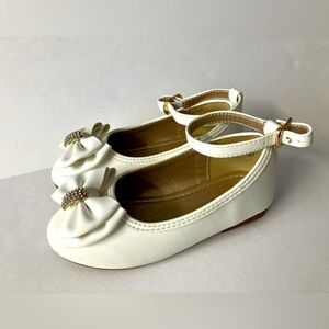 Pandaninjia Toddler Mary Jane Shoes w Bows, Size 8, Ivory White, Ankle Straps